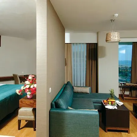 Commodore Elite & Adults Only Hotel Side